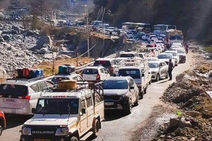 Himachal Tourism News, Shimla Manali Traffic Jam, New Year Tourist Rush, Christmas Crowd Himachal, Manali Parking Problem, Shimla Traffic Update, Himachal Police Alert, New Year Travel News Hindi